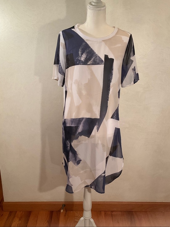 Alfani Dresses & Skirts - Alfani Abstract Midi Shift short sleeve dress in Navy, tan, white